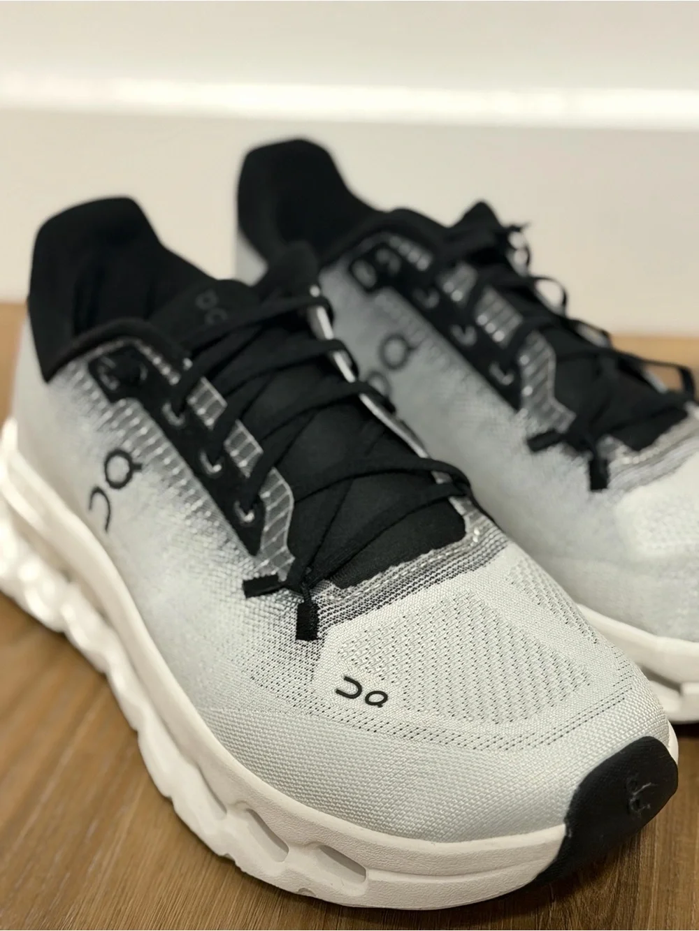On Running/ On Cloud running shoes brand new